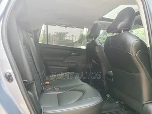 Toyota Highlander XLE 2022 Gray