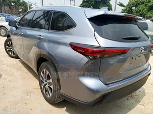 Toyota Highlander XLE 2022 Gray