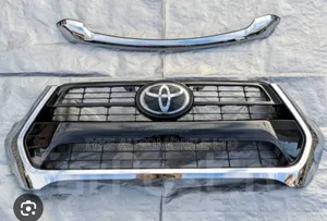 Complete Front Grille Hilux 2018