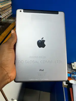 Apple iPad Air 32 GB Gray