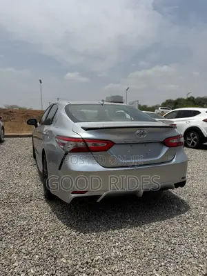 Toyota Camry SE (2.5L 4cyl 8A) 2019 Silver