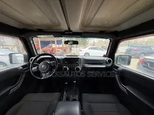 Jeep Wrangler Unlimited Sahara 2012 Black