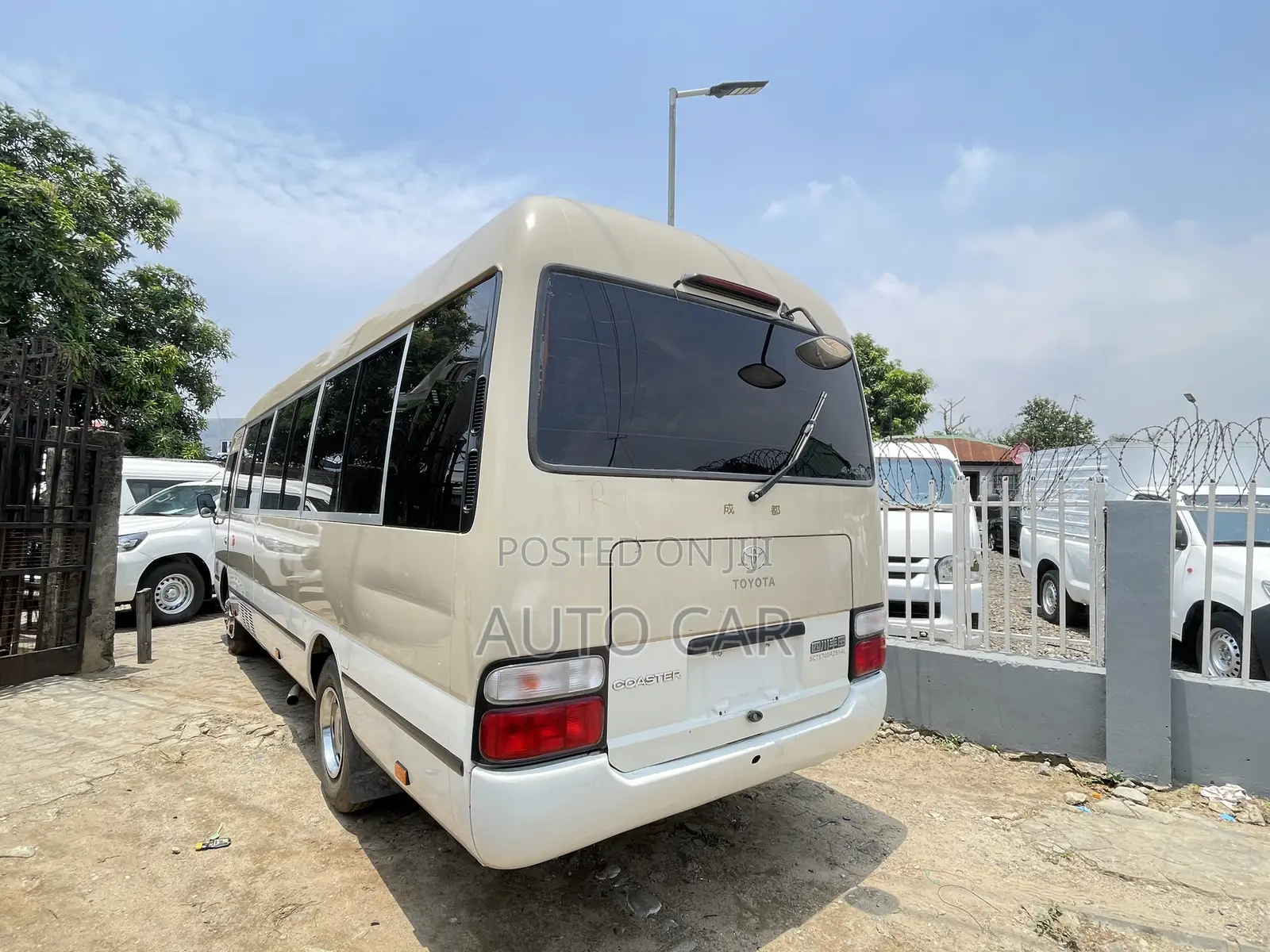 Toyota Coaster 2013 Gold