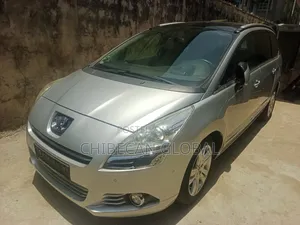 Peugeot 5008 2010 Silver