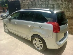 Peugeot 5008 2010 Silver