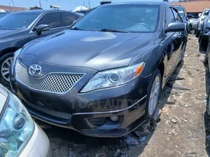 Toyota Camry SE 4dr Sedan (2.5L 4cyl 6AM) 2010 Gray
