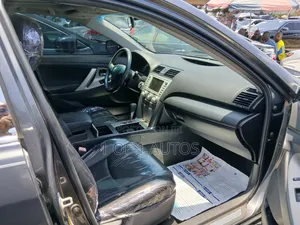 Toyota Camry SE 4dr Sedan (2.5L 4cyl 6AM) 2010 Gray