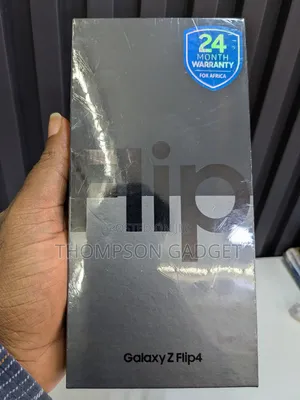 New Samsung Galaxy Z Flip4 256 GB Purple