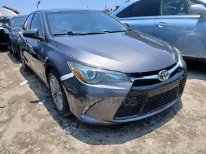 Toyota Camry SE w/Special Edition Pkg (2.5L 4cyl 6A) 2016 Gray