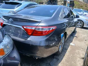 Toyota Camry SE w/Special Edition Pkg (2.5L 4cyl 6A) 2016 Gray