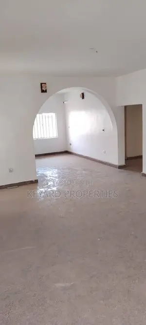 3bdrm Apartment in Wuse 2 for rent