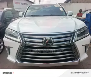 Lexus LX 570 AWD 2019 White