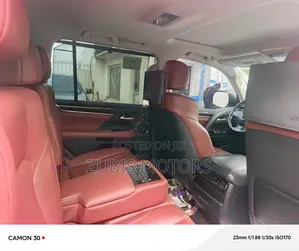 Lexus LX 570 AWD 2019 White