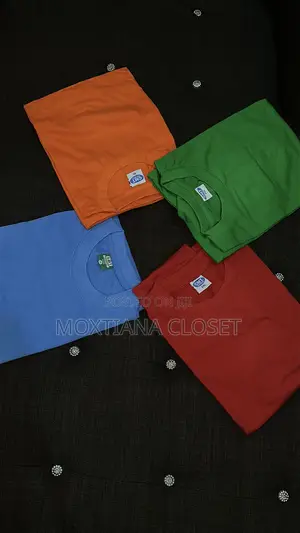 Roundneck Tshirt