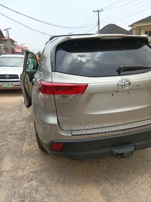 Toyota Highlander Limited 4dr SUV (3.5L 6cyl 6A) 2015 Gold