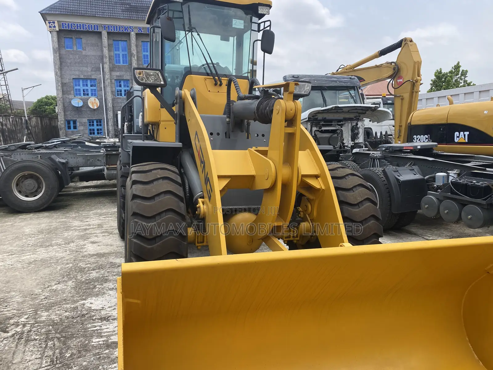 RNG 935 Wheel Loader Yellow