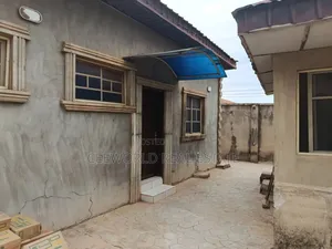 2bdrm Apartment in Akatapa Ologuneru for rent