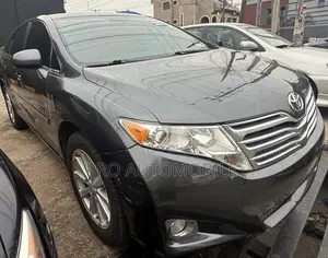 Toyota Venza XLE 2010 Gold