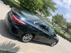 Toyota Camry SE 4dr Sedan (2.5L 4cyl 6A) 2016