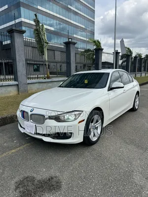 BMW 320i Sedan RWD 2014 White