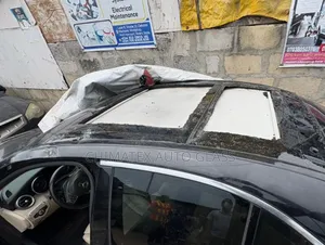 C300 2015 Panoramic Roof Glass Available