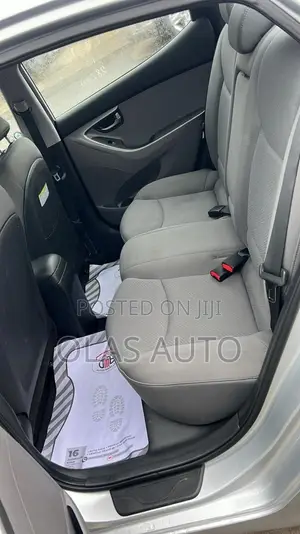 Hyundai Elantra 2012 Silver