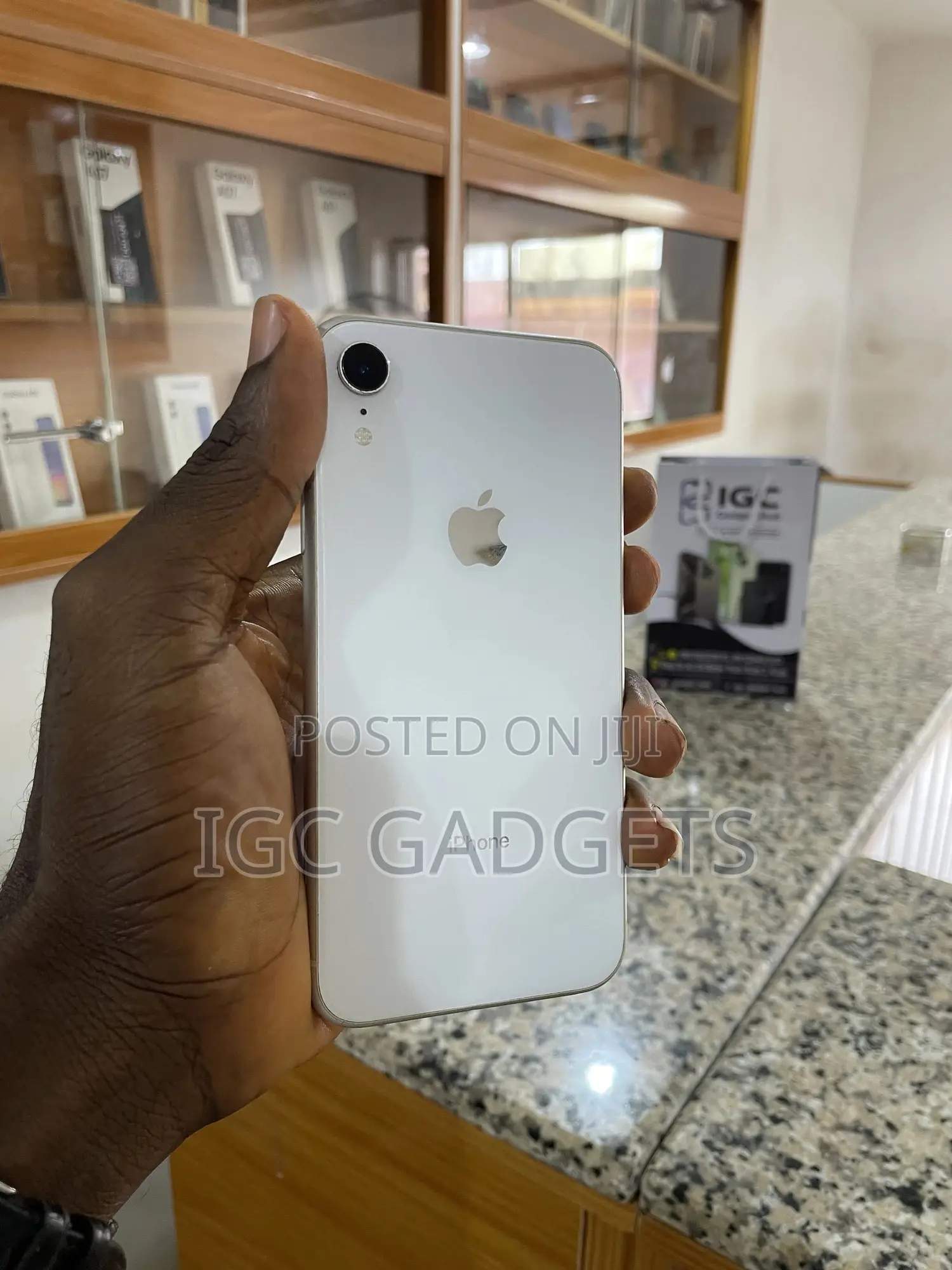 Apple iPhone XR 64 GB White
