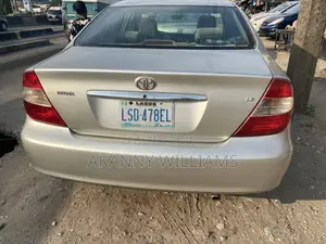 Toyota Camry LE 4dr Sedan (2.4L 4cyl 5M) 2003 Silver