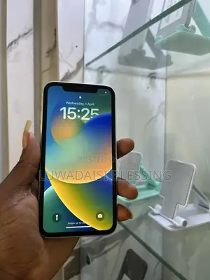 Apple iPhone XR 64 GB White