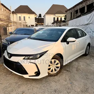 Toyota Corolla XLE 2020 White