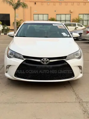 Toyota Camry SE 4dr Sedan (2.5L 4cyl 6A) 2015 White