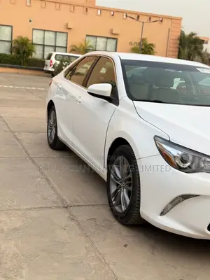 Toyota Camry SE 4dr Sedan (2.5L 4cyl 6A) 2015 White