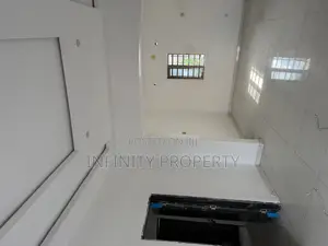 3bdrm Block of Flats in Ugbor, Benin City for rent