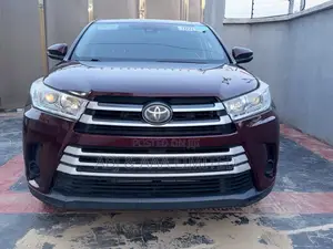 Toyota Highlander LE 4x2 V6 (3.5L 6cyl 8A) 2017 Red