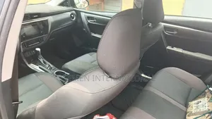 Toyota Corolla LE (1.8L 4cyl 2A) 2019 Silver