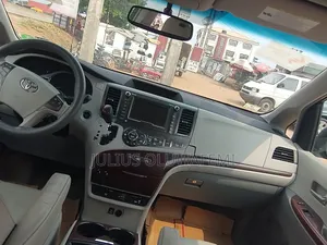 Toyota Sienna 2012 Black