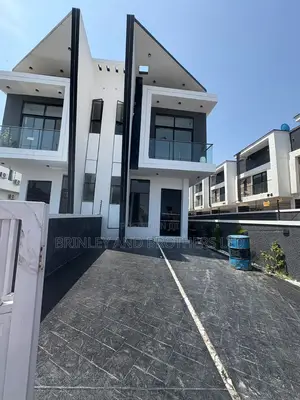 4bdrm Duplex in Ikota for sale