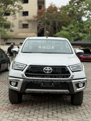 New Toyota Hilux 2025 White