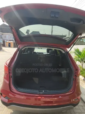 Hyundai Santa Fe 2018 Red