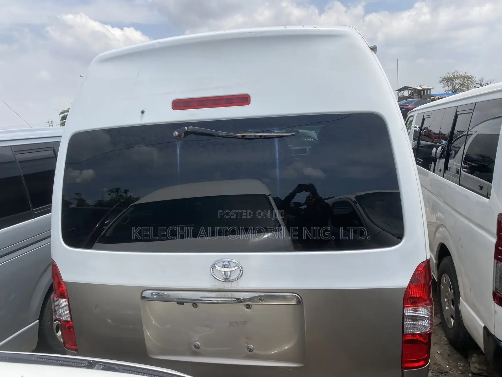 Toyota HiAce 2018 White