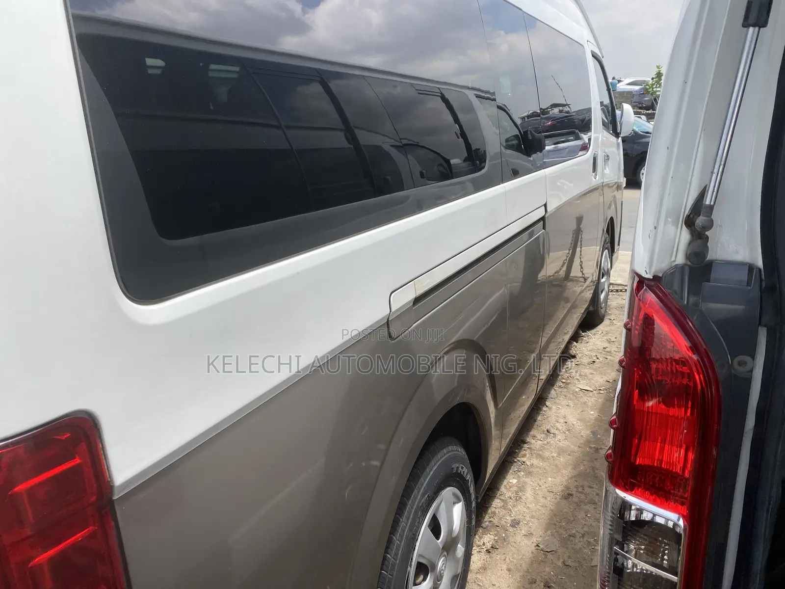 Toyota HiAce 2018 White