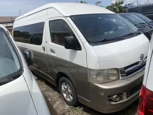 Toyota HiAce 2017 White