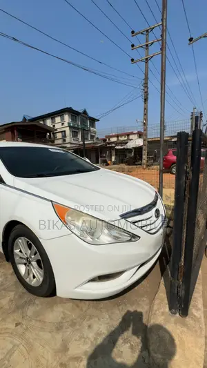 Hyundai Sonata Limited 2.0T Sedan (2.0L 4cyl 6A) 2013 White