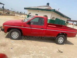 Nissan Pick-Up 2007 Red