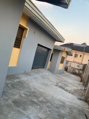 7bdrm Block of Flats in Akobo, Ibadan for sale