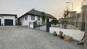 8bdrm Bungalow in Moganna, Elebu, Oluyole for sale