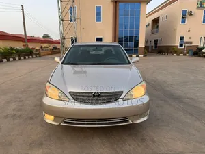 Toyota Camry LE 4dr Sedan (2.4L 4cyl 4A) 2004 Gold