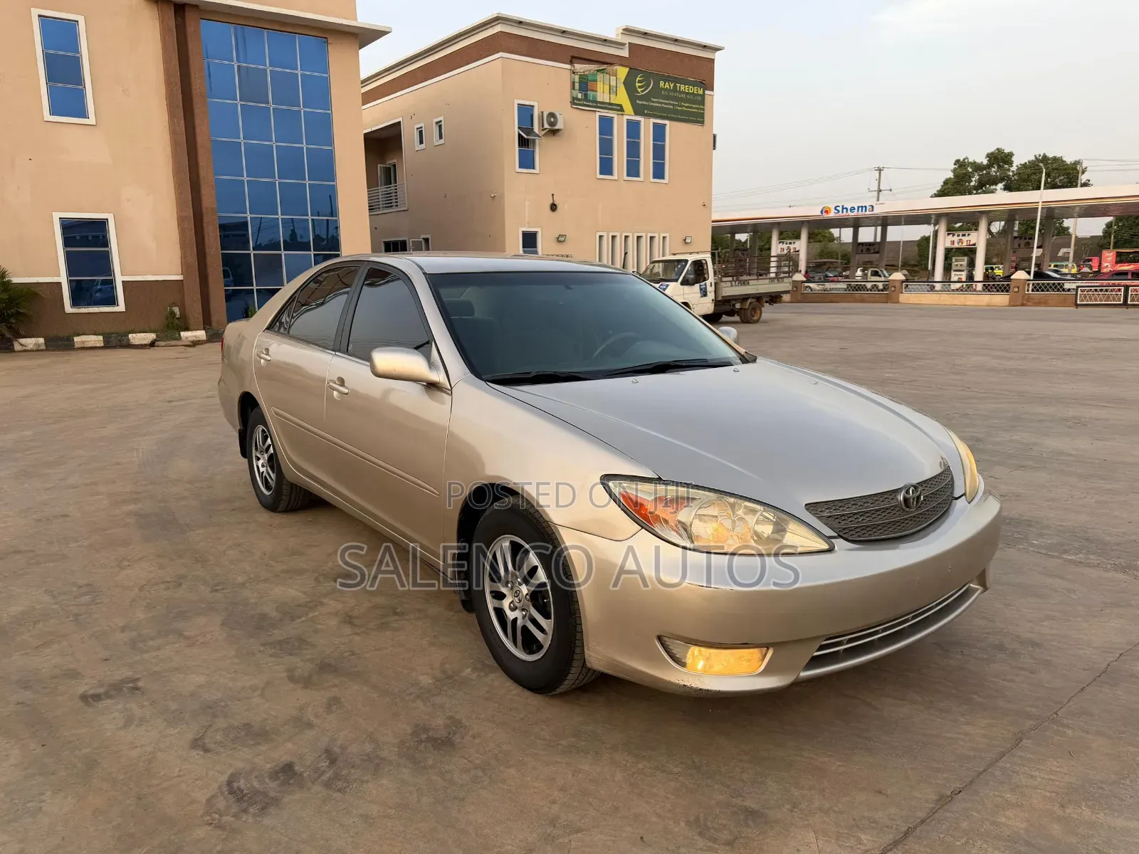 Toyota Camry LE 4dr Sedan (2.4L 4cyl 4A) 2004 Gold