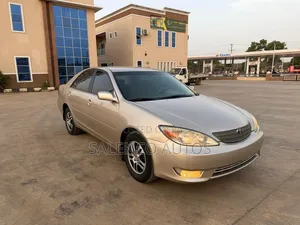 Toyota Camry LE 4dr Sedan (2.4L 4cyl 4A) 2004 Gold