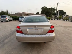 Toyota Camry LE 4dr Sedan (2.4L 4cyl 4A) 2004 Gold